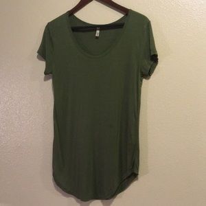 Women’s medium flowy olive green blouse